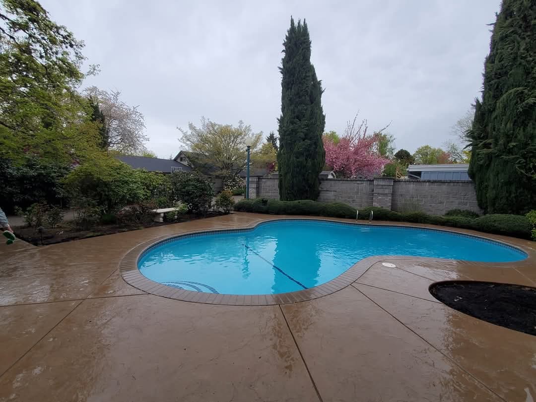 Concrete pool deck